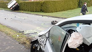 Schloß Holte-Stukenbrock: Zwei Schwerverletzte bei Frontalzusammenstoß