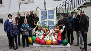 Steinheim: Jecke Ehrenpräsidenten schauen aus dem Rathaus