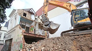 Herford: Abrissbagger erreicht von hinten die Bäckerstraße