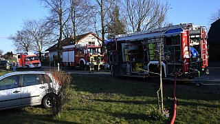 Feuerwehr löscht Wohnungsbrand in Verl
