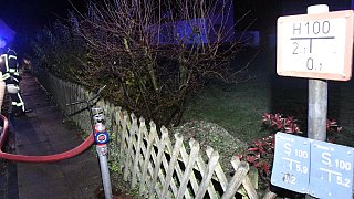 Feuerwehr löscht Großbrand in Steinhagen