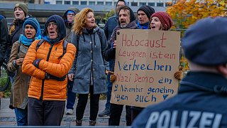 Bielefeld: 14.000 Demonstranten pfeifen Neonazis aus der Stadt