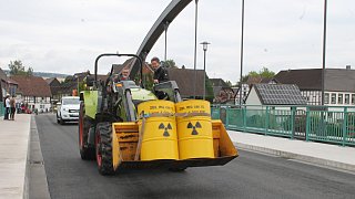 Beverungen: Eröffnung der Weserbrücke und Protestkorso