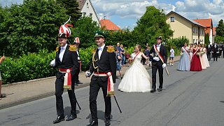 In Willebadessen werden die beiden Königspaare mit viel Beifall gefeiert.