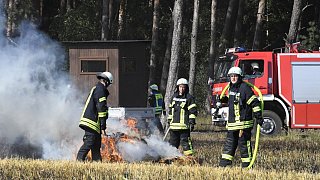 Stoppelfeldbrand in Niehorst