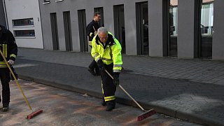 Kilometerlange Ölspur nach Unfall in Gütersloh