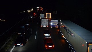 Gütersloh: Polnischer Autofahrer bei Unfall auf der A2 lebensgefährlich verletzt