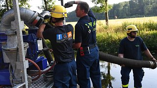 Fischesterben in der Ems: THW pumpt Wasser aus dem Fluss