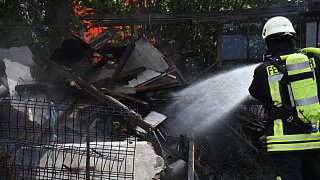 Stall für Hühner und Enten brennt in Gütersloh