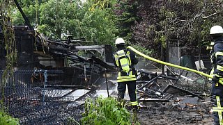 Stall für Hühner und Enten brennt in Gütersloh
