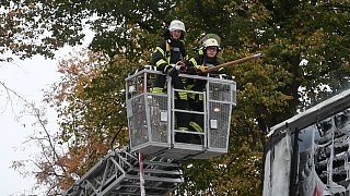 Lkw-Anhänger brennt auf der Paderborner Strasse in Verl