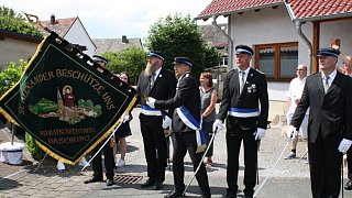 Schützenfest in Daseburg: Teilnehmer und Gäste strahlen mit der Sonne um die Wette.
