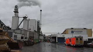 Feuerwehr bei Pfleiderer in Gütersloh im Einsatz