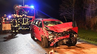 Zwei Autofahrer bei Unfall in Batenhorst eingeklemmt
