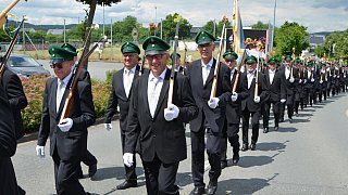 In Willebadessen werden die beiden Königspaare mit viel Beifall gefeiert.