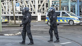 Polizei-Großeinsatz nach Schüssen vorm Bielefelder Landgericht