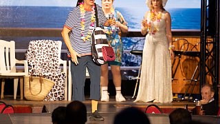 Premiere im Spiegelzelt