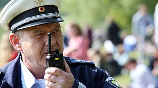 Gütersloh: Gütersloher feiern am 1. Mai - unter den Augen der Polizei