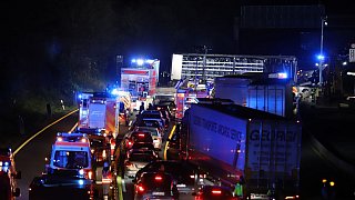 Lkw-Fahrer verursacht mehrere Unfälle in NRW