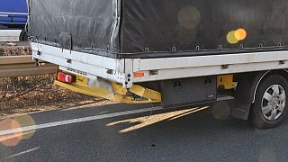 Pkw geht nach Auffahrunfall auf der A2 bei Rheda-Wiedenbrück in Flammen auf