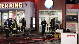 Brand in Gebäude einer Tankstelle