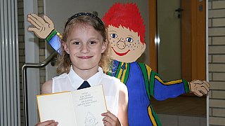 Paul Maar besucht Sommerfest der Grundschule Hiddenhausen