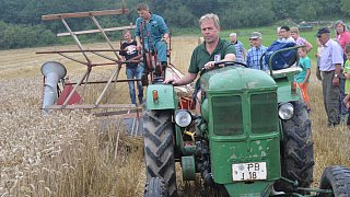 Borchen: Demonstration historischer Kornernte und Landtechnik
