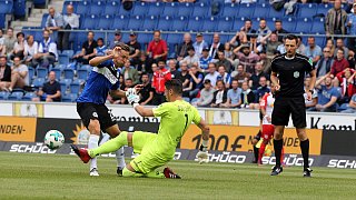 Arminia Bielefeld besiegt Regensburg mit 2:1