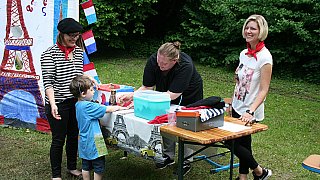 Paul Maar besucht Sommerfest der Grundschule Hiddenhausen