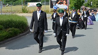 In Willebadessen werden die beiden Königspaare mit viel Beifall gefeiert.