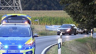 Auto überschlägt sich an Avenwedder Straße im Graben