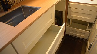 Zwei Spenger bauen einen Campervan