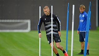 Das erste Arminia-Training mit Neuzugang Mike van der Hoorn