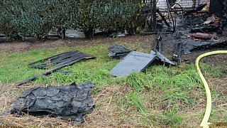 Gartenhaus steht in Flammen - etliche Notrufe bei der Feuerwehr