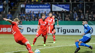 Arminia gewinnt nach Elfmeterschießen gegen Walldorf Astoria