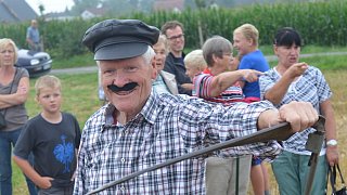 Borchen: Demonstration historischer Kornernte und Landtechnik