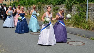 In Willebadessen werden die beiden Königspaare mit viel Beifall gefeiert.