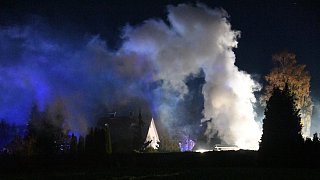 Feuerwehr löscht Großbrand in Steinhagen