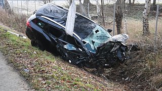 Autofahrer bei Unfall auf der B 64 schwer verletzt