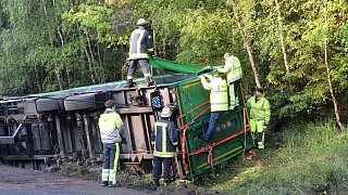 Schloß Holte-Stukenbrock: Tausende Hühner sterben bei Unfall auf der A33