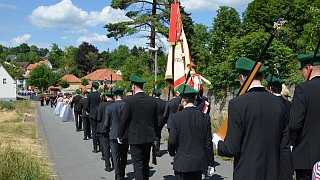 In Willebadessen werden die beiden Königspaare mit viel Beifall gefeiert.