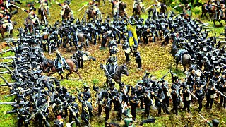 Bielefelder stellt Schlacht von Waterloo mit 15.000 Zinnsoldaten nach