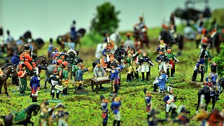 Bielefelder stellt Schlacht von Waterloo mit 15.000 Zinnsoldaten nach