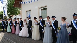 Schützenfest in Daseburg: Teilnehmer und Gäste strahlen mit der Sonne um die Wette.