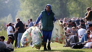 Gütersloh: Gütersloher feiern am 1. Mai - unter den Augen der Polizei