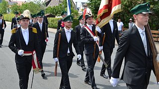 In Willebadessen werden die beiden Königspaare mit viel Beifall gefeiert.