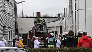 Großeinsatz der Feuerwehr bei der Feinbäckerei Schulte in Mastholte