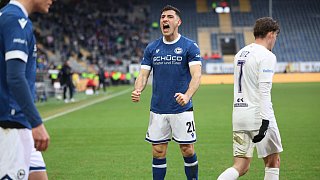 Arminia schlägt Erzgebirge Aue 2:1.
