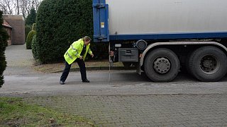 Mann bei Unfall mit Müllwagen in Verl-Kaunitz tödlich verletzt