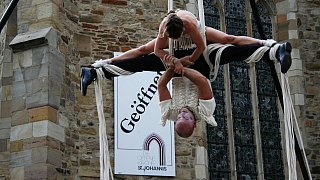 Theater mit Zirkuselementen